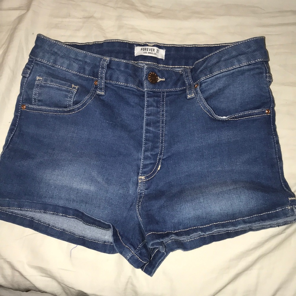 BRAND NEW Dark denim shorts